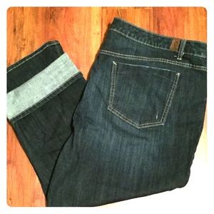 Simply Vera Wang  Distressed 24W Capri Jeans